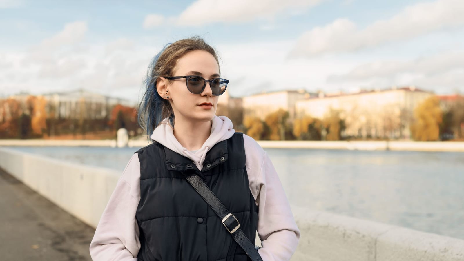 Cover photo for How to wear and carry a crossbody well